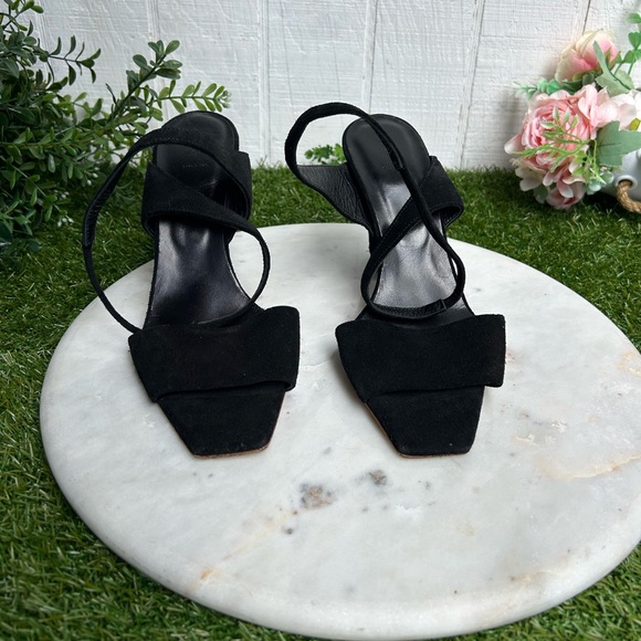 AEYDE Gabriella Sandals In Black
$310.00* • Out of stock • Brand: AEYDE - Picture 13 of 16